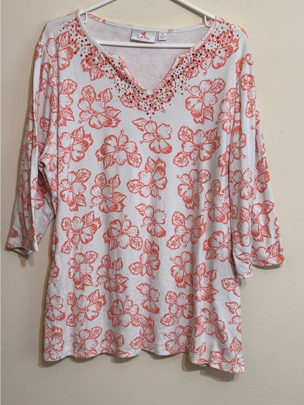 Quacker Factory Coral Floral V-Neck 3/4 inch Sleeve Top 1X